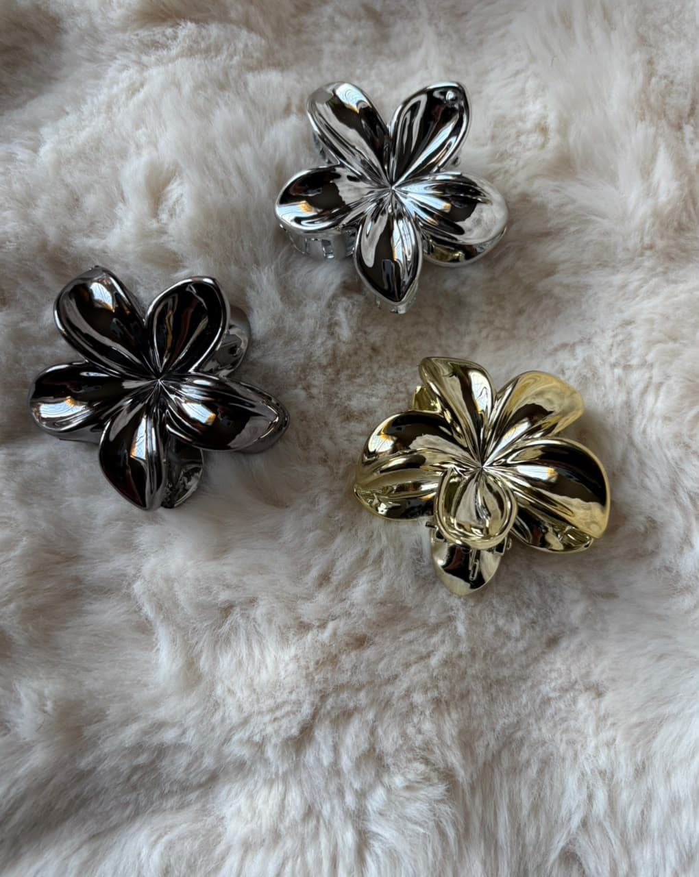 Hair claw clips